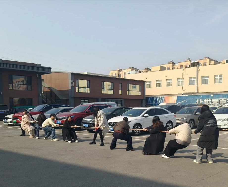 ​Noon Tug-of-War and Jump Rope at Zemeijia