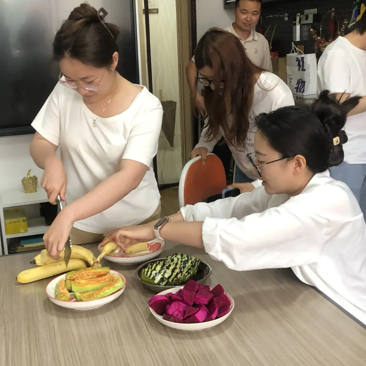 Office Afternoon Tea Gathering Brings Warmth to Zemeijia